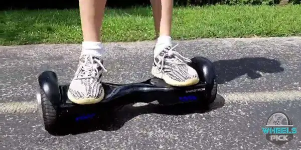 ride a hoverboard Twisting Right