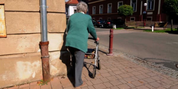 best-mobility-walker-for-balance-problem